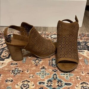 Universal Thread Tan Peep-Toe Heeled Boots